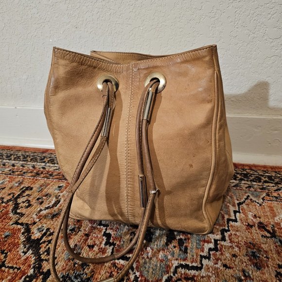 Vintage 1970s Vakko Light Brown Leather Bucket Shoulder Bag - Picture 4 of 8